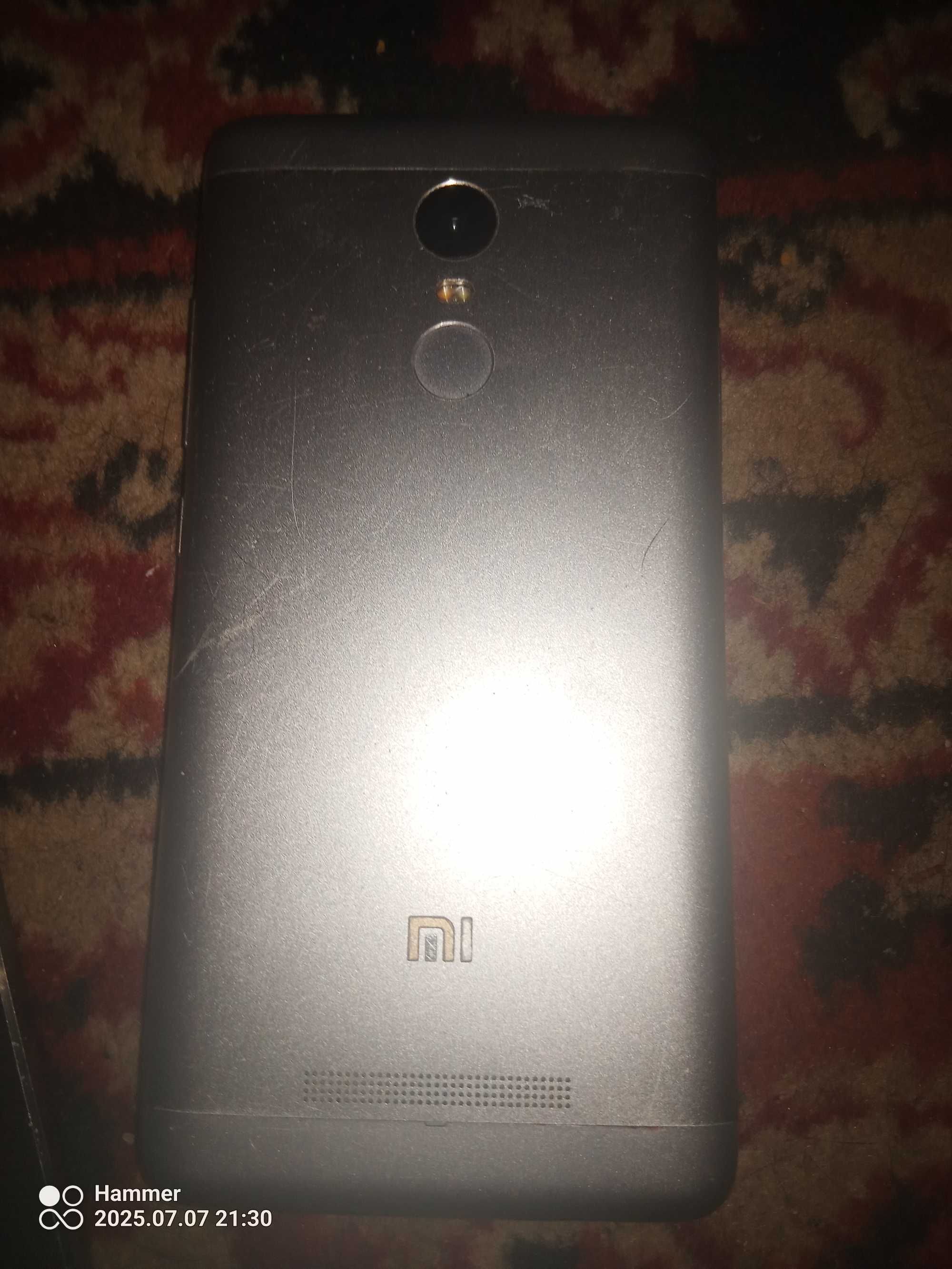Dwa smartfony Huawei p8 i redmi note3