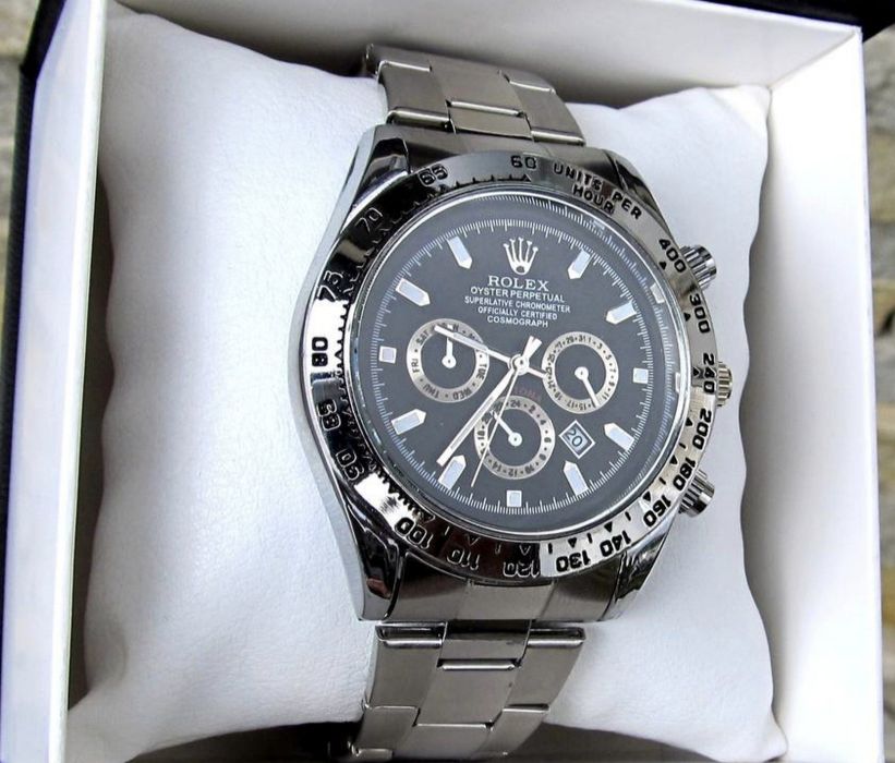 Стильний та зручний годинник з коробкою