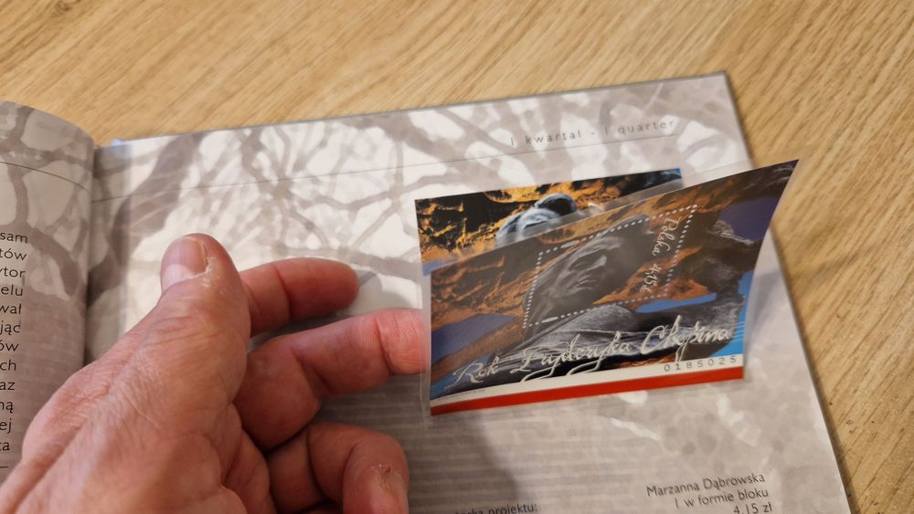 Księga znaczków 2010.