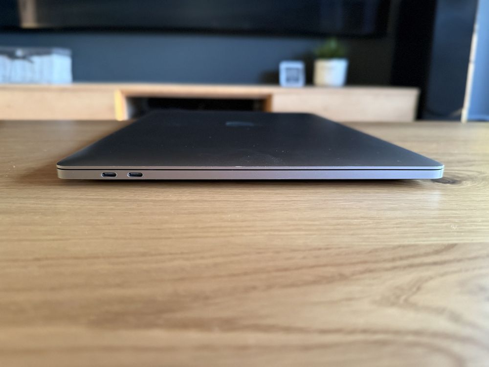 MacBook Pro 15” 2017 bateria 91,2% i7 16GB 250GB SSD Retina TouchBar