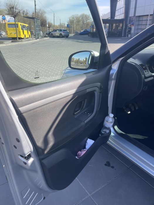 Автомобіль skoda roomster