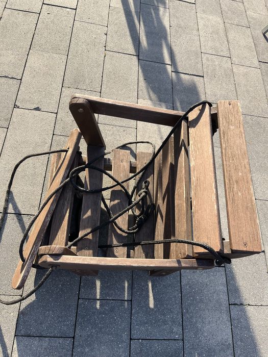 Drewniana huśtawka dla dzieci