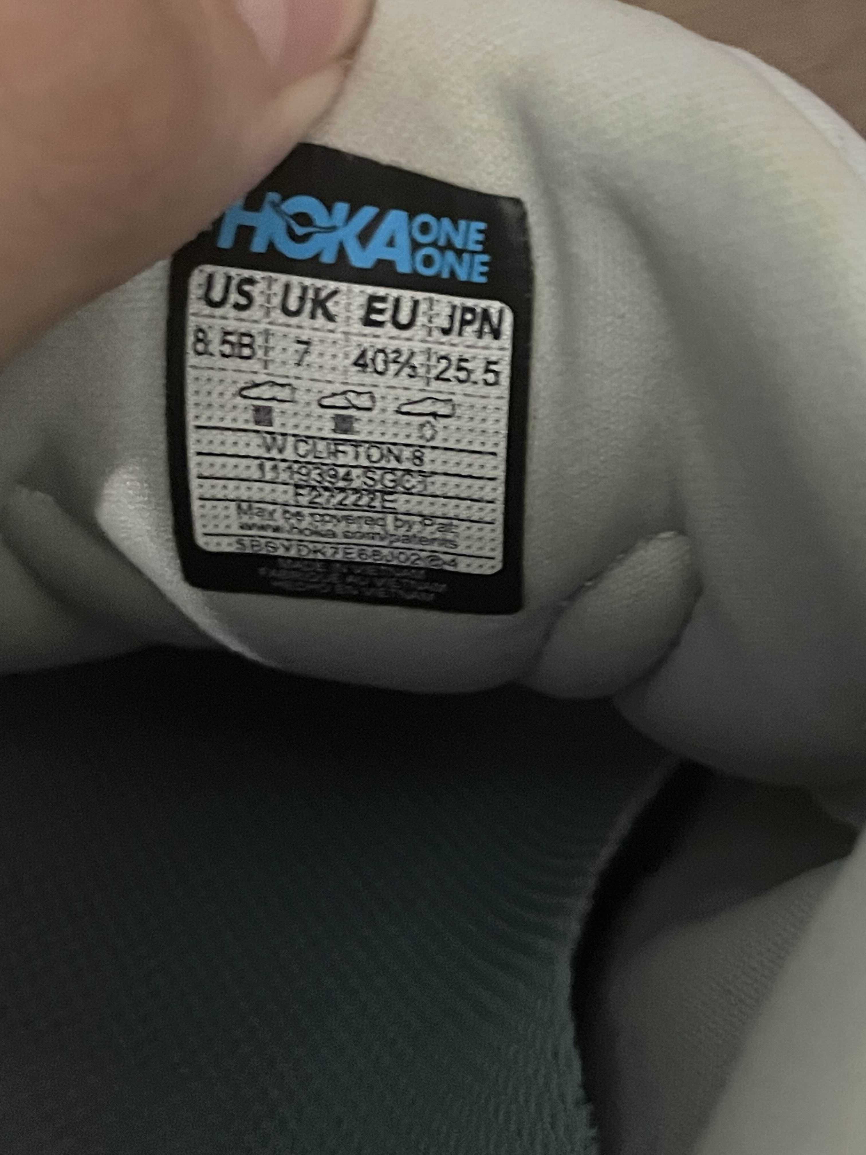 Кросівки Hoka Clifton 8.    Р 40 2/3.   25.5см