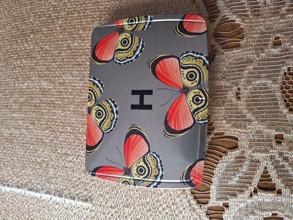 Hourglass Ambient Motylek