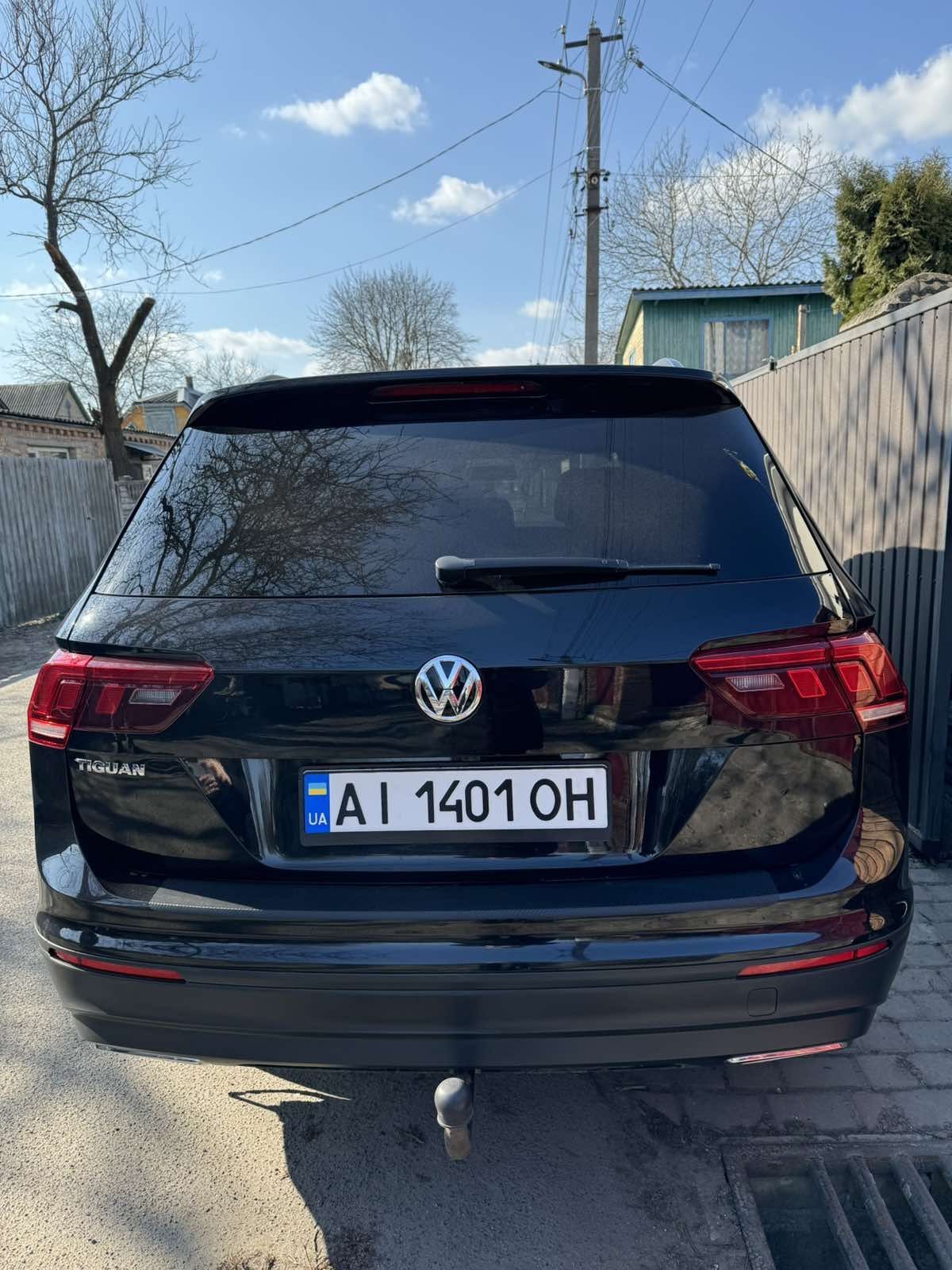 Термінова продажа авто  Volkswagen Tiguan S 2019 Black 2.0L