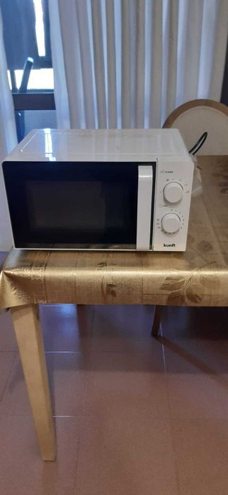 Micro-ondas Kunft KMW4459 – Como novo / 1100 W