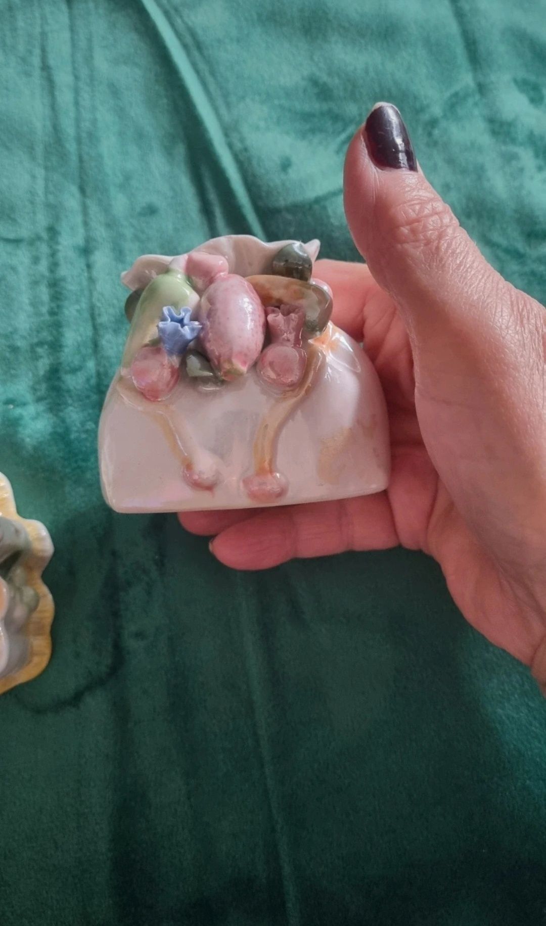 Dwa pojemniczki,*szkatułki) i jeden flakonik,jak na zdjęciu Wys:ok.7cm