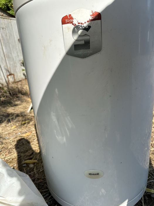 Водонагрівач фірми горєніє. Стан гарний. Все працює.