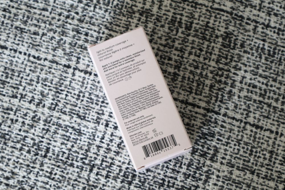 Base Glossier Stretch Foundation Claro-Neutro (NOVO)