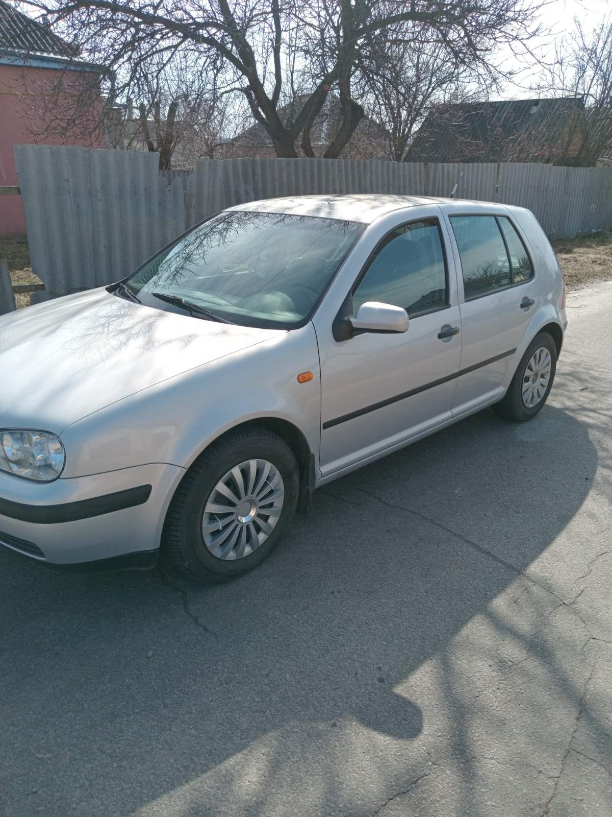 Продам volkswagen golf 4 газ/бензин