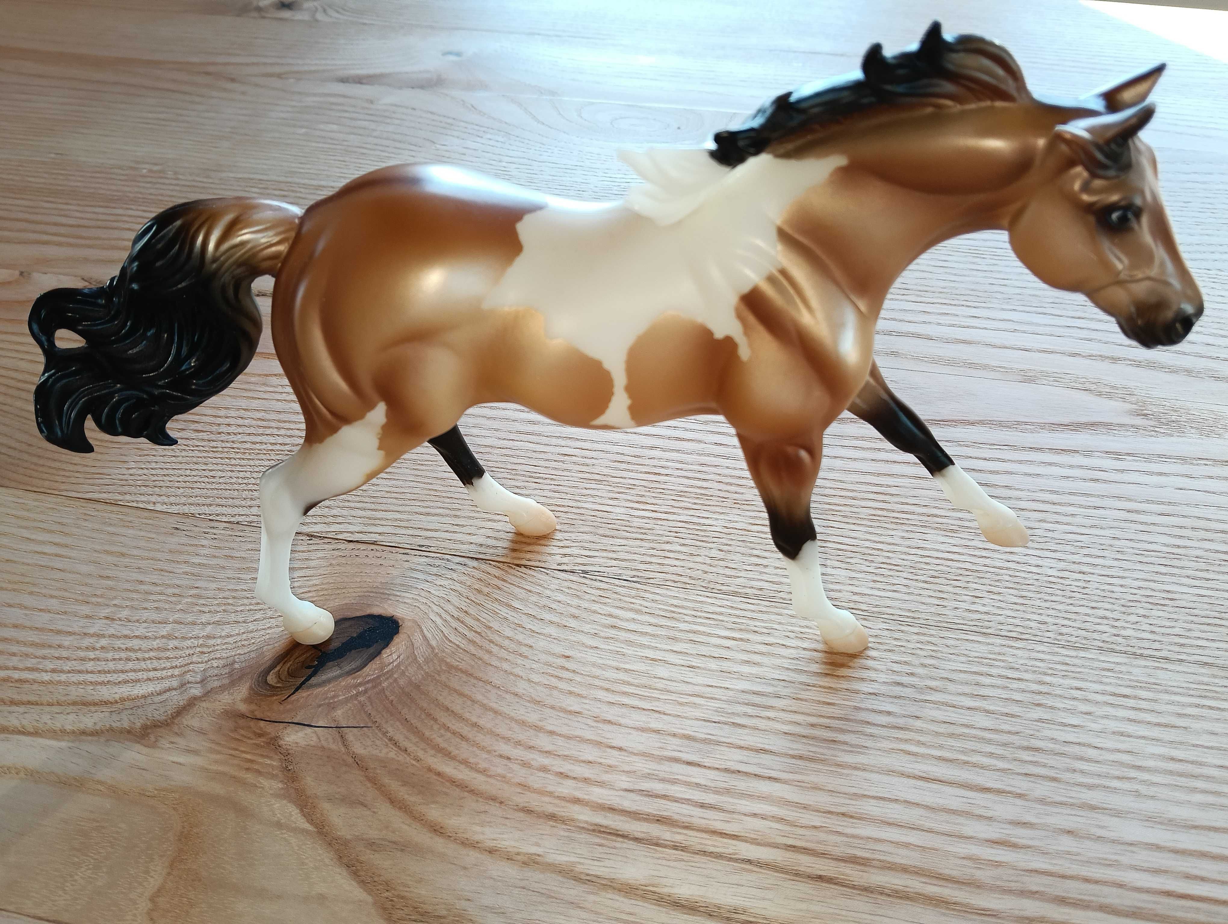 Koń Breyer z kolekcji schleich collecta