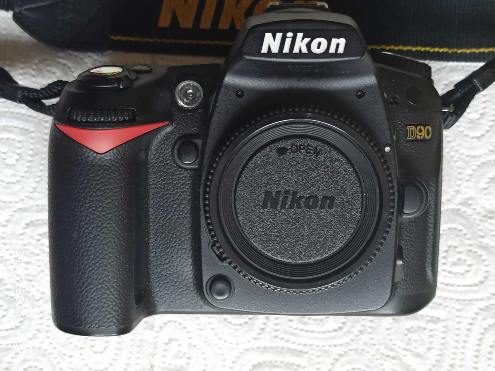 Nikon D90 z obiektywem Nikon AF-S Nikkor 18-70mm f/3.5-4.5G ED DX