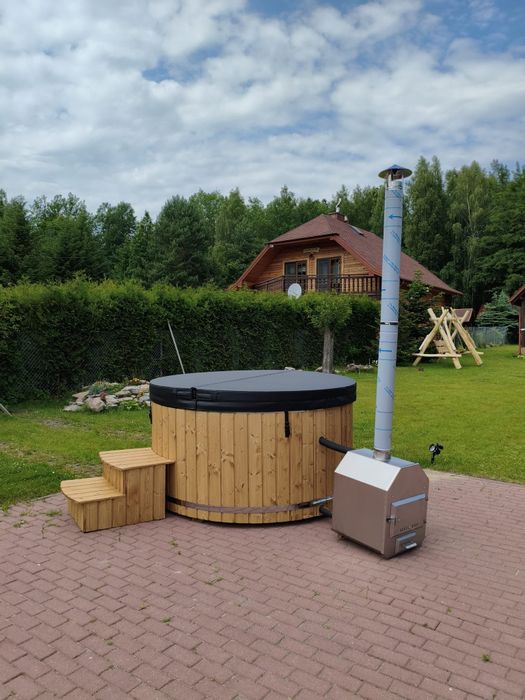 Dobrze wyposażona balia ogrodowa z transportem i montażem JACUZZI