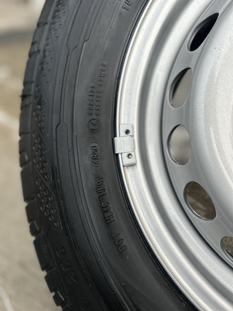 Диск с шиной 235/65 R16 C новый