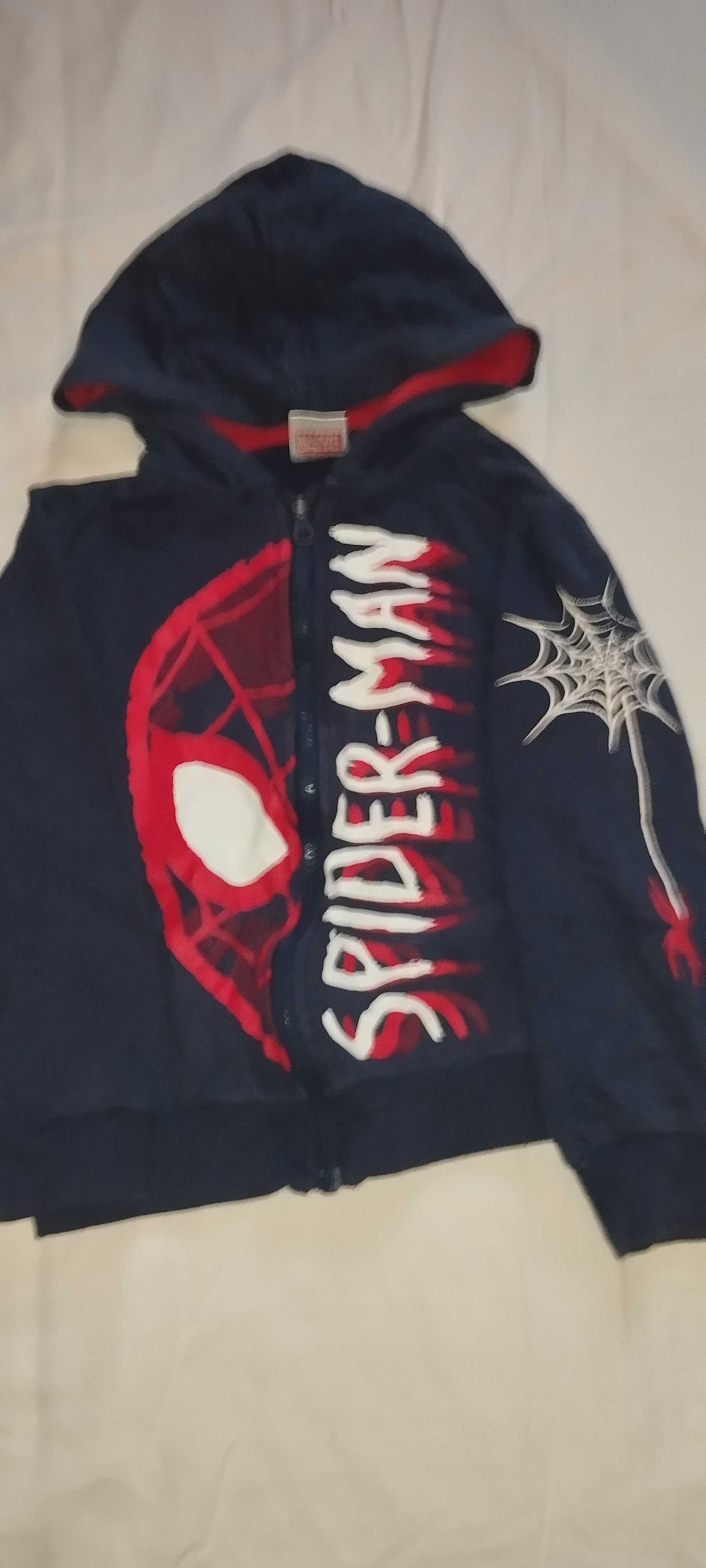 zestaw ubrań ze spiderman
