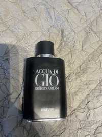 Pusty flakon po perfumie Giorgio Armani