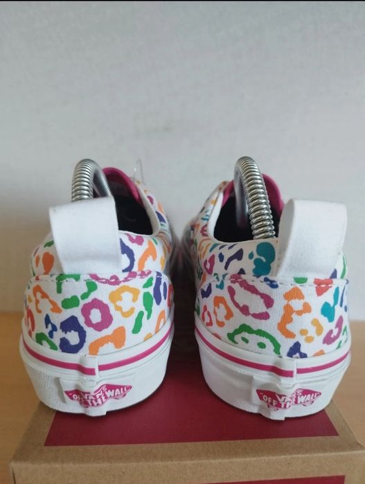 Vans Rainbow Tamanho 35 novos nunca usados, sem a caixa original.