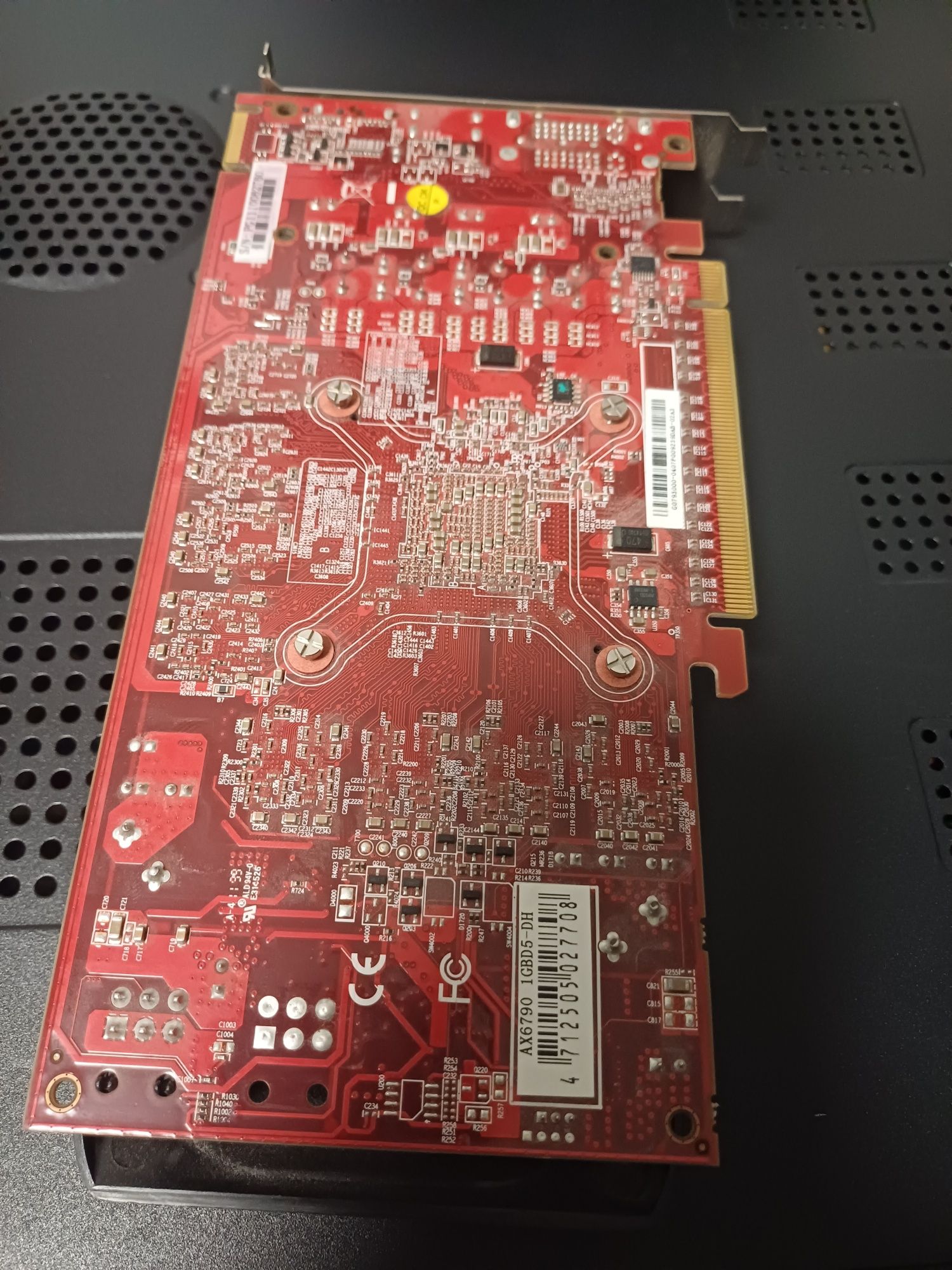 Відеокарта hd Radeon hd 6790 ідеальна.