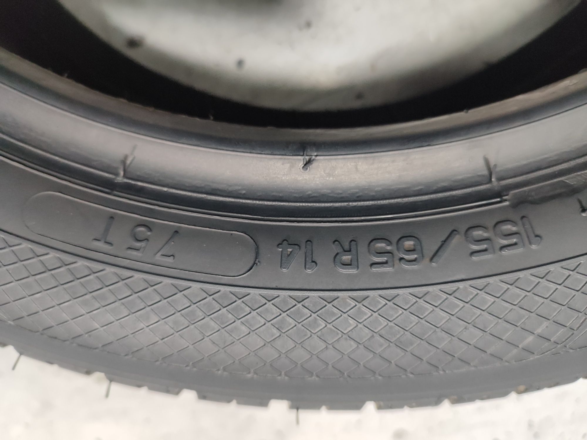 2 Pneus semi novos kleber 155/65R14 Oferta dos Portes