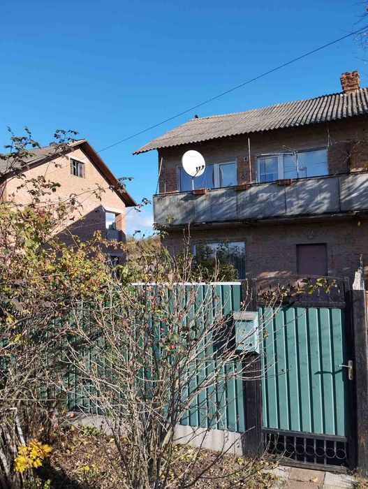 Продам будинок в центрі села