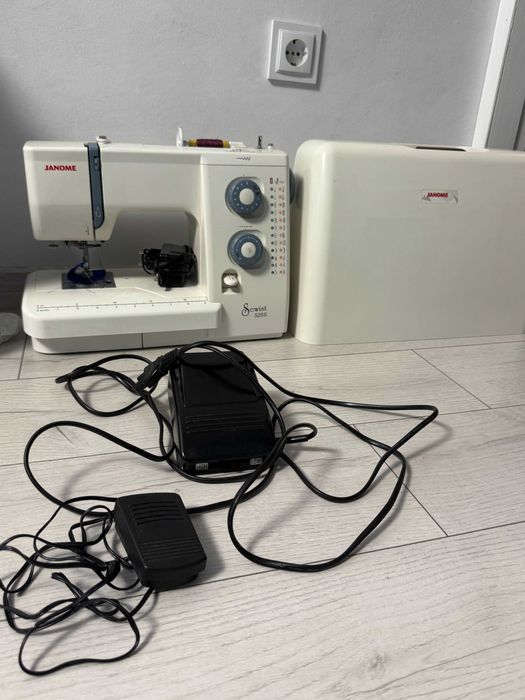 Швейна машина Janome Sewist 525S