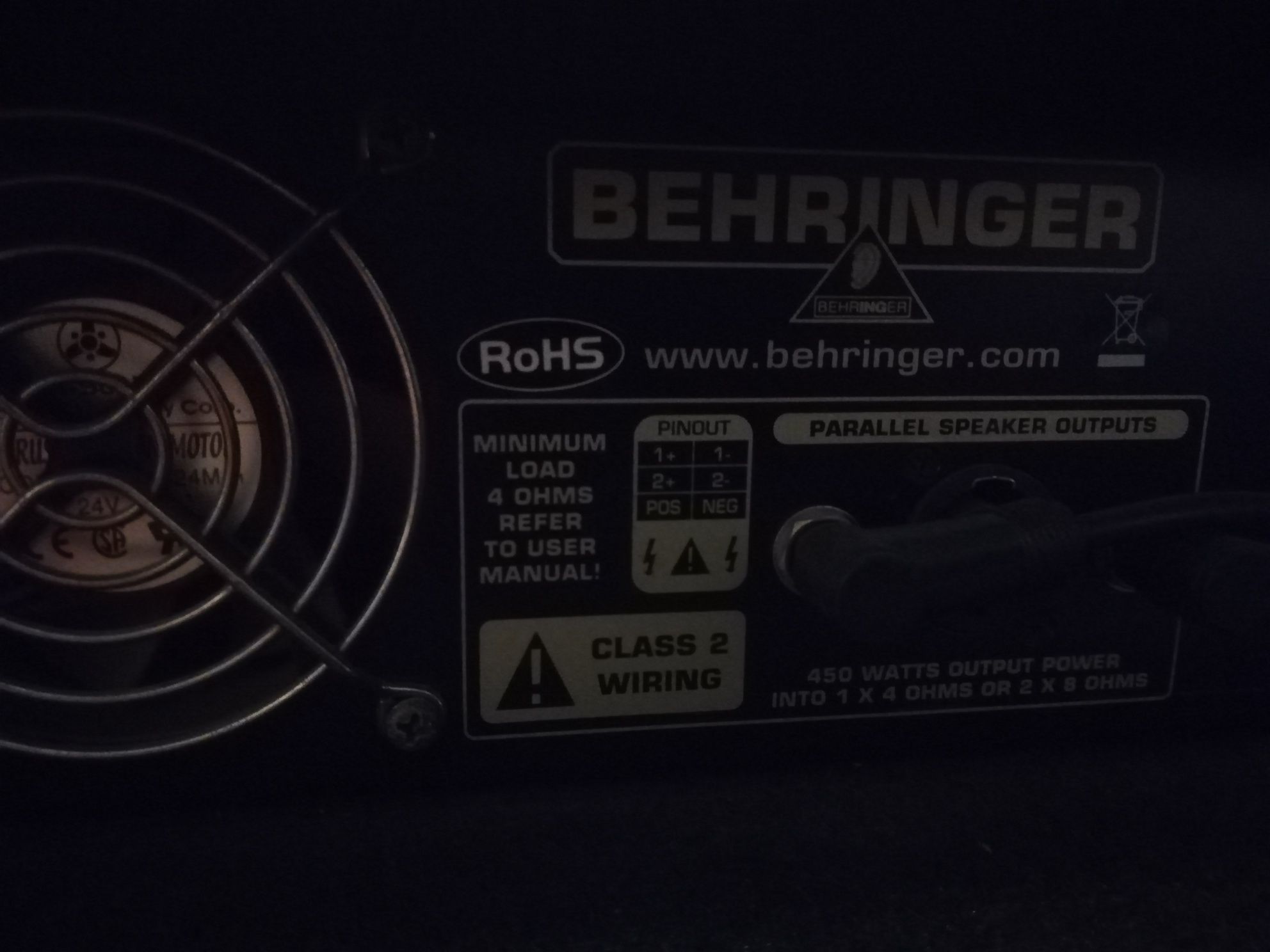 Sprzedam do gitary basowej Behringer bx 4410