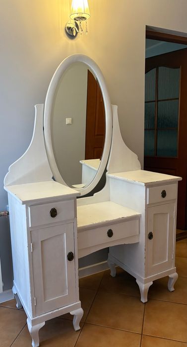 Toaletka z lustrem