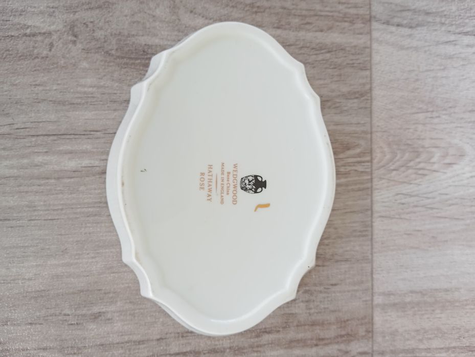 Ozdobny talerzyk porcelanowy