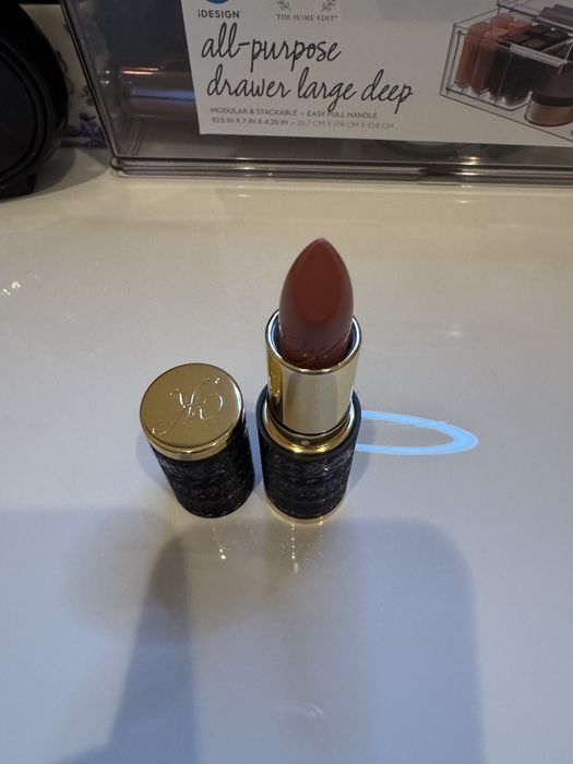 Помада для губ Kelly новая