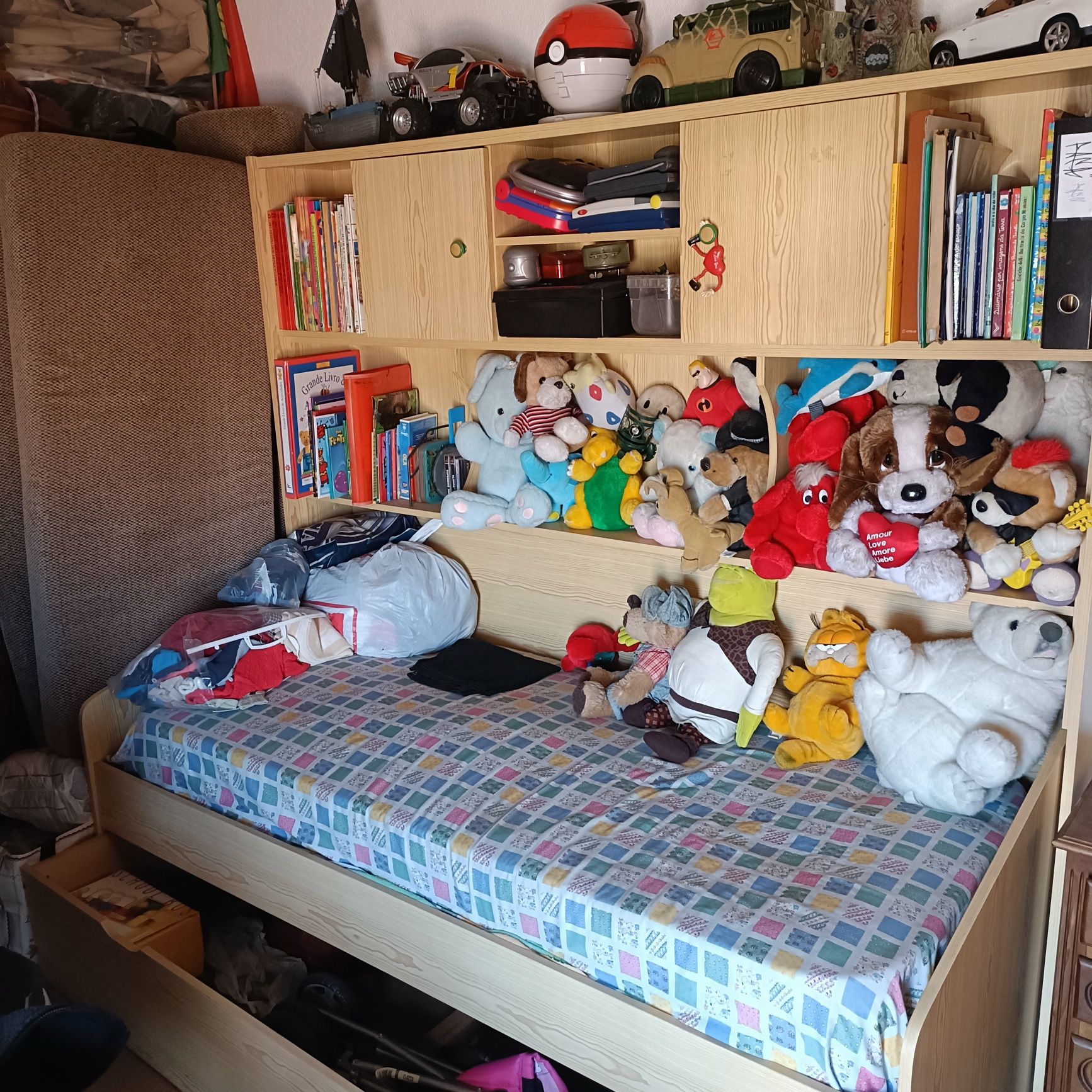 Cama infantil com gaveta