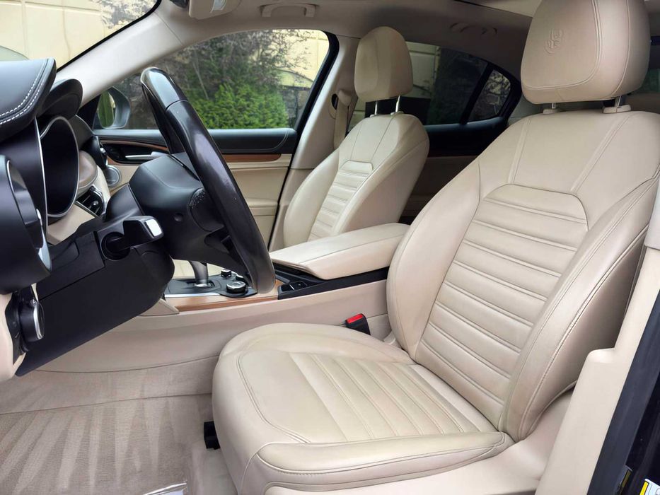 Alfa Romeo Stelvio      2018