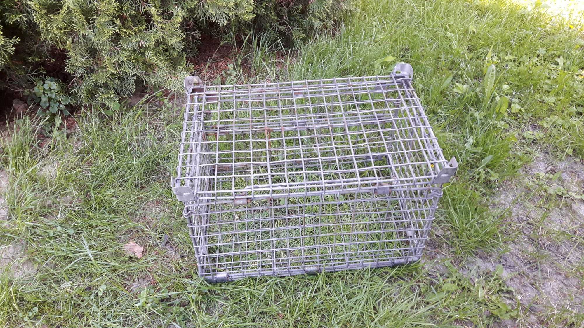 Klatka transportowa dla zwierząt z czasów PRL