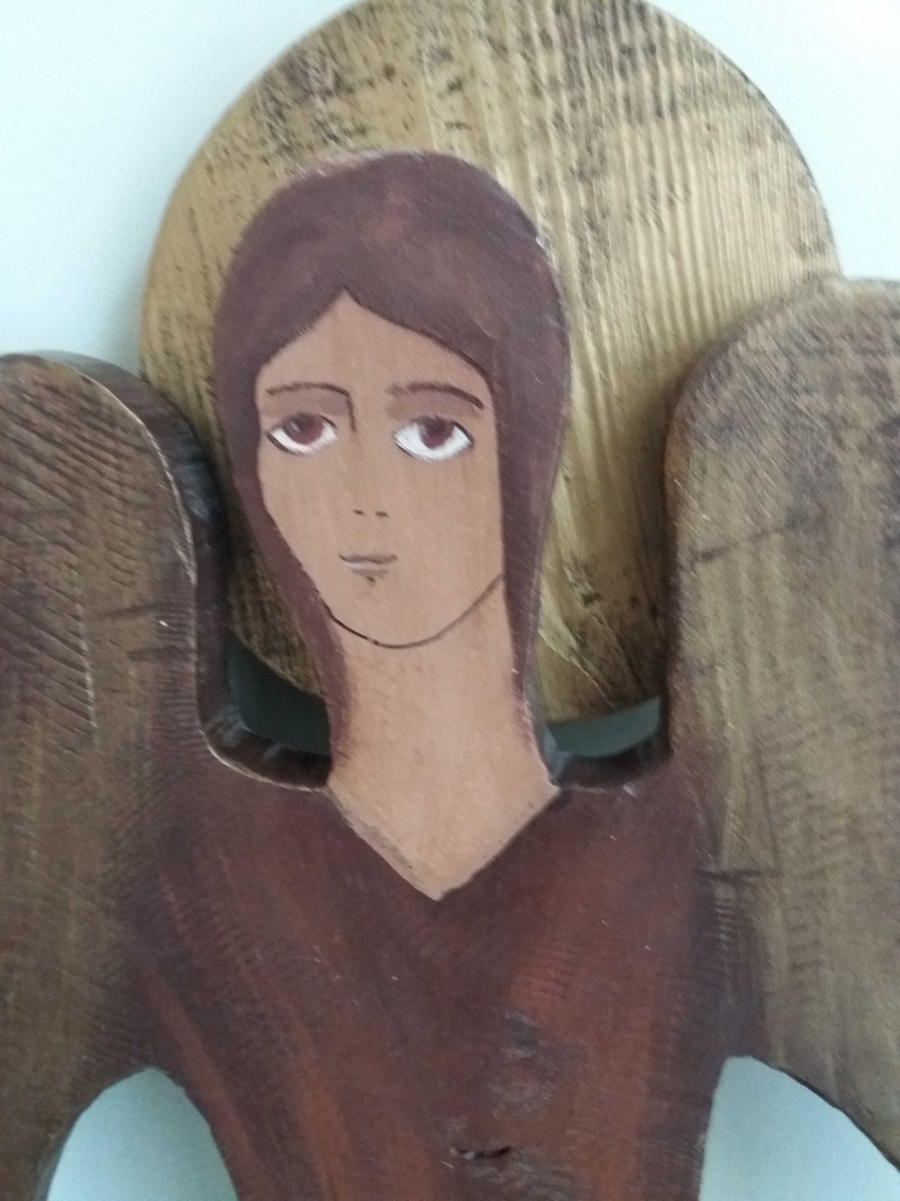 Anioł drewniany.