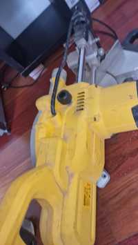 Serra dewalt extencivel em bom estado