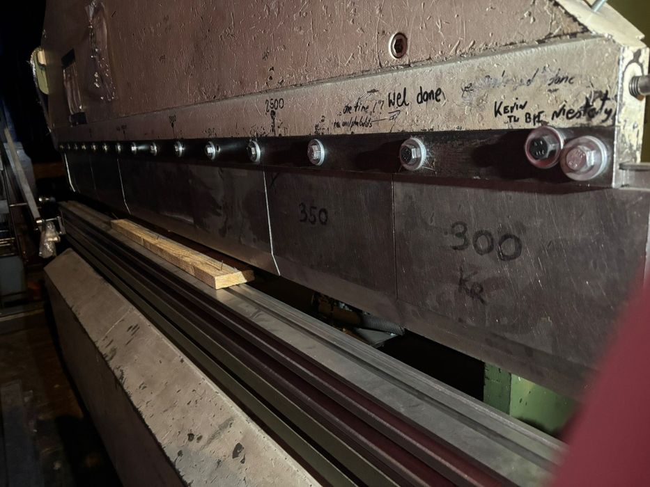 Prasa hydrauliczna krawędziowa frezarka uniwersalna