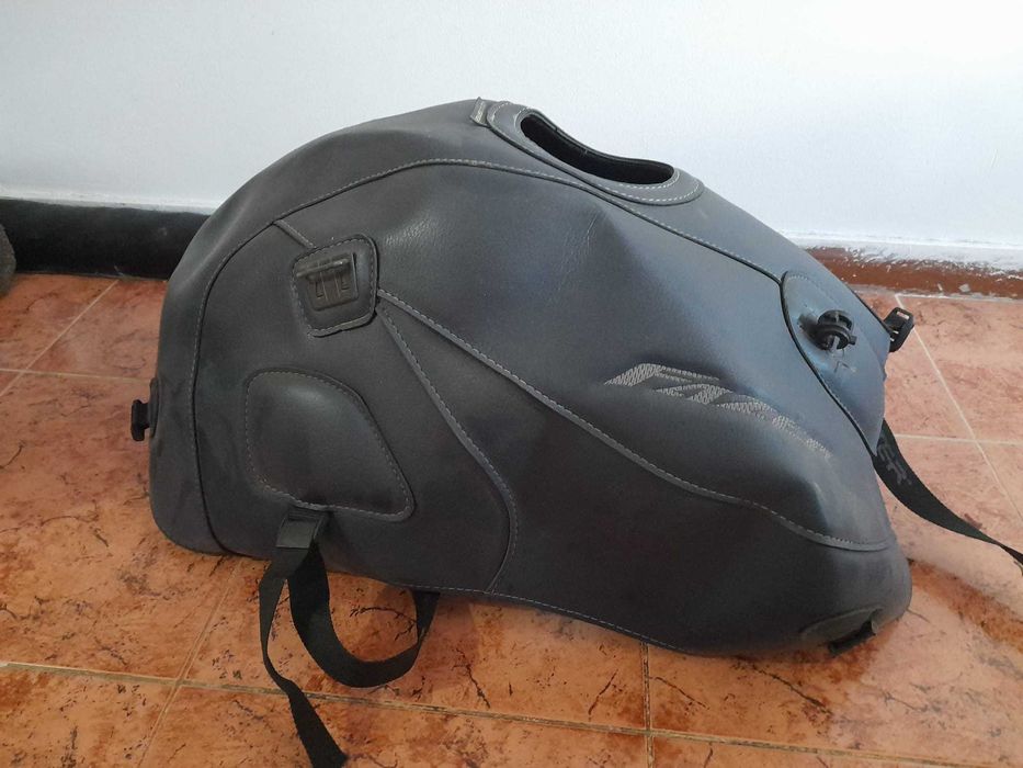 capa de mota em couro