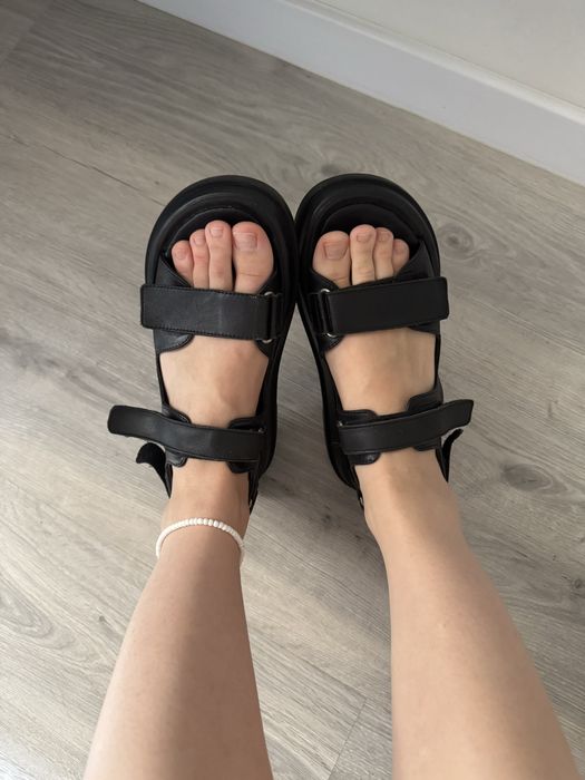 Босоніжки шкіряні braska