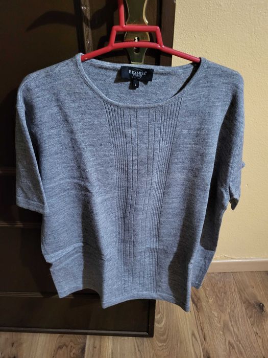 Blusa cinza de Malha - Manga curta - Estado irrepreinsivel