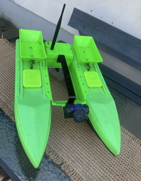 Lodka wedkarska zdalnie sterowana