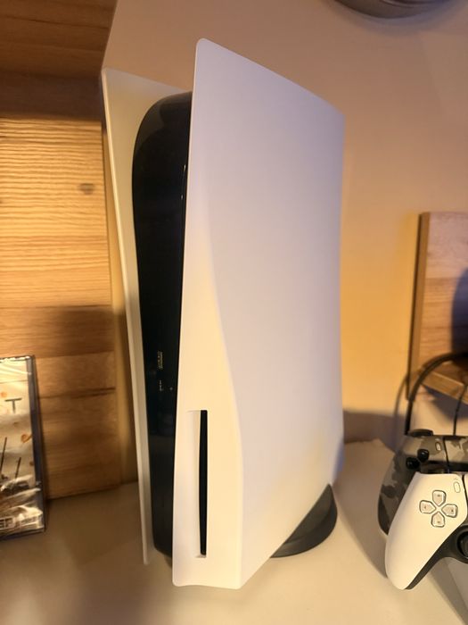 Konsola PlayStation 5 - PS5 z napędem - stan bdb