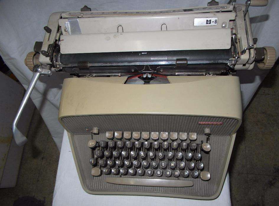 Máquina de Escrever Antiga Messer M8