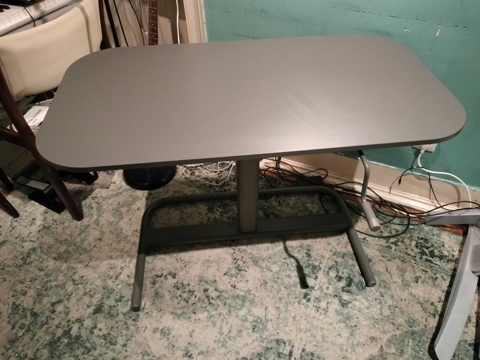 Secretaria Segrare (Ikea) elevatória, como nova.