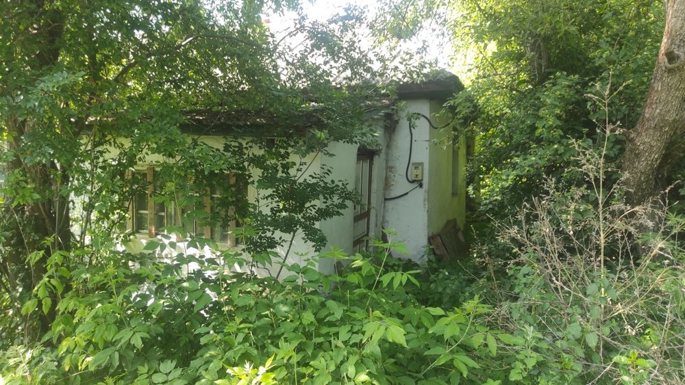 Продається пів будинку в центрі с.м.т.Віньківці по центральній вулиці