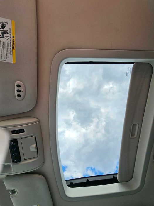 Мінівен Volkswagen Routan у максимальній комплектації SEL Premium.