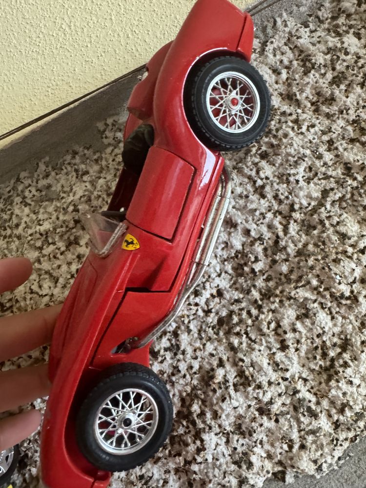 Carro ferrari de coleção;