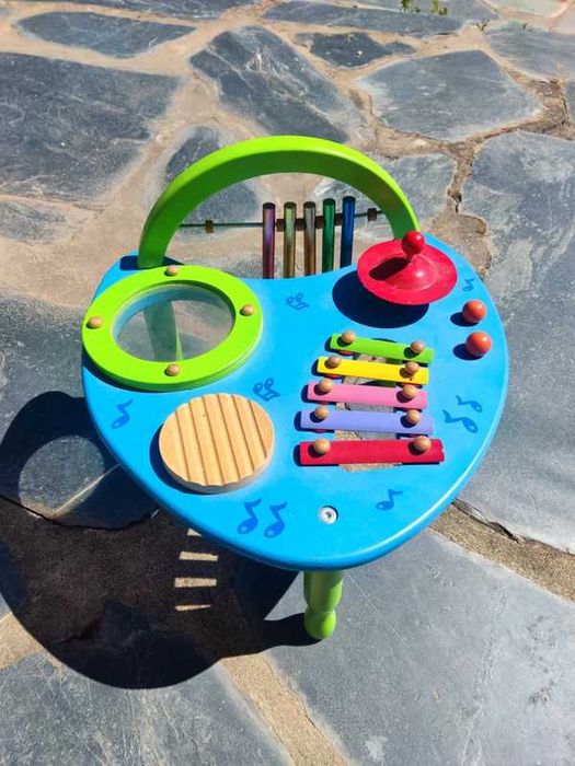 Brinquedo musical para bebé