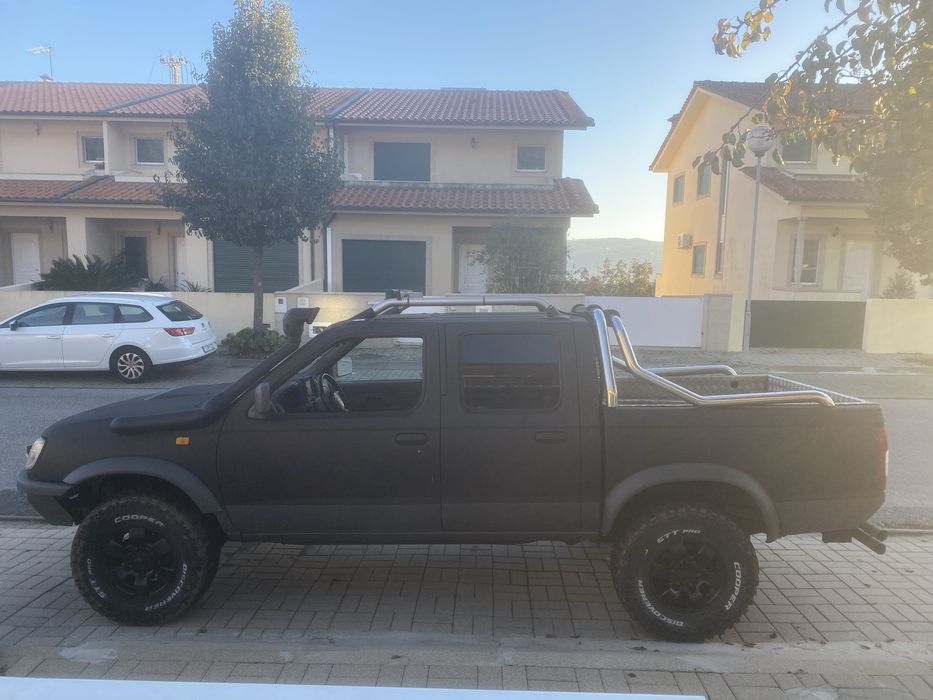 Pick Up Nissan Navarra Full extras…  em otimo estado e pronta a andar.