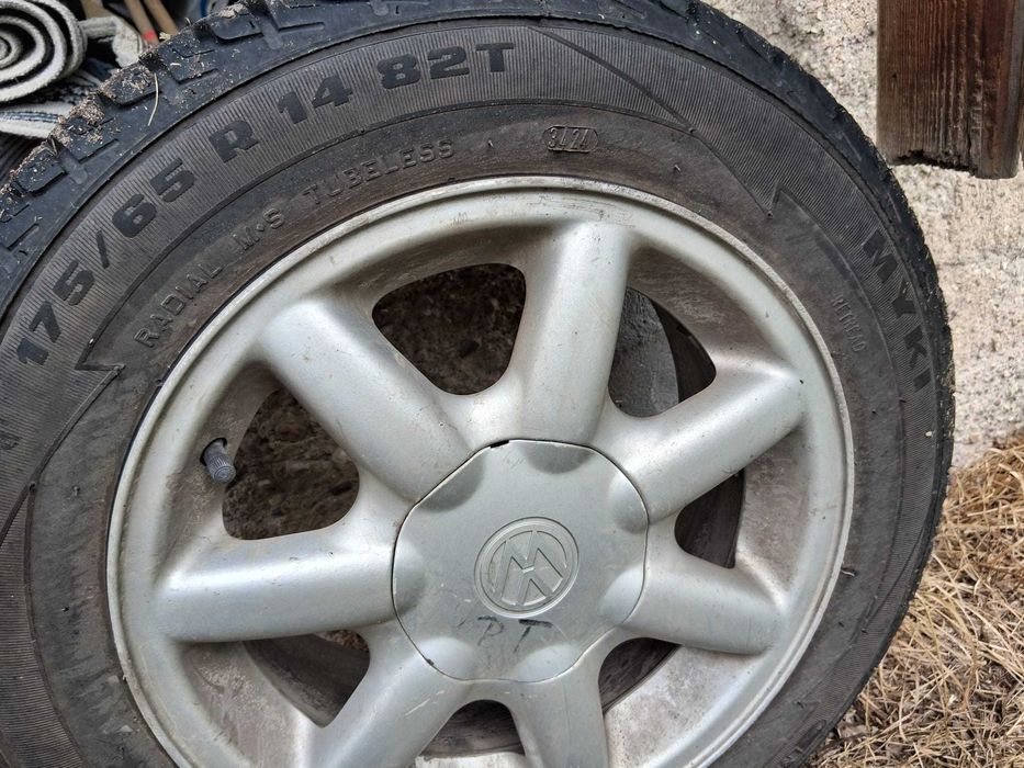 Komplet alufelg 14" VW wraz z oponami, wielosezonowe M+S 175/65 R14
