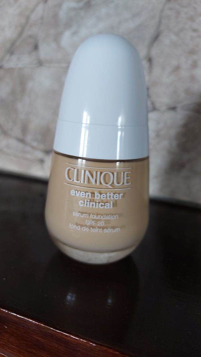 Podkład fluid do twarzy Clinique Even Better Clinical WN04 Bone