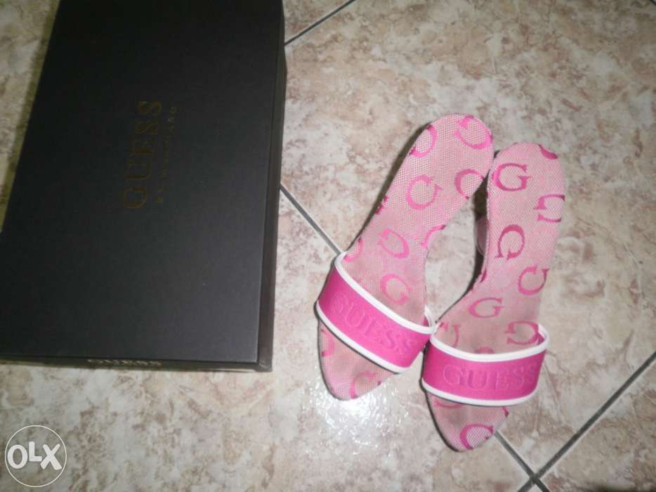 Vendo sandálias da Guess
